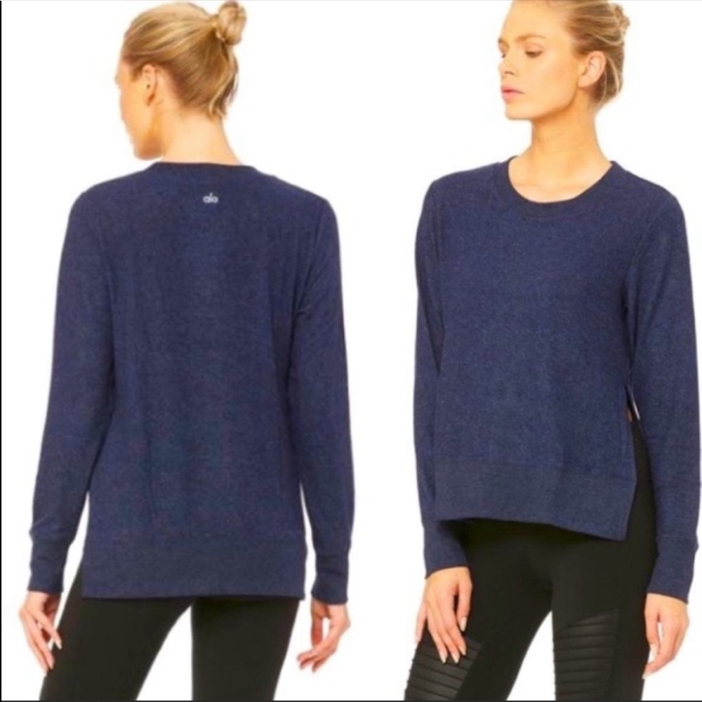 Alo glimpse long sleeve pullover in Navy